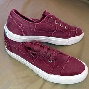 NWT Blowfish Malibu Sneakers Distressed Burgundy Size 9.5